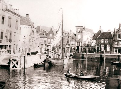 運河ヤード、ドルドレヒト、オランダ、1898年。 作： James Batkin