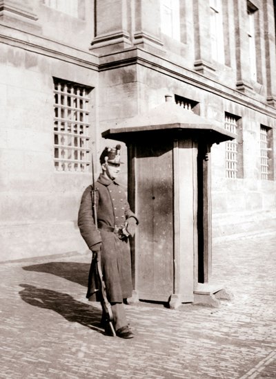 警備員、ブリュッセル、1898年。 作： James Batkin