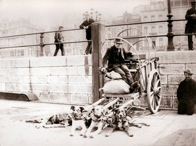 ドッグカートを持つ男、アントワープ、1898年。 作： James Batkin