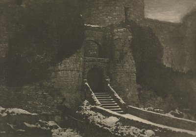 カメラワーク：ハーレック城、1910年。 作： James Craig Annan