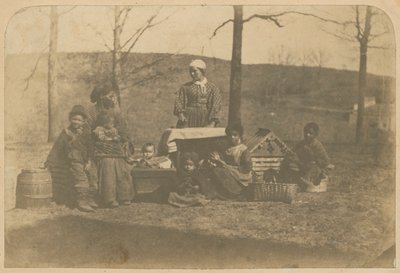 1861年12月2日から1862年3月10日までの間、アレクサンドリア近郊の奴隷女性とその子供たちのアルバム・プリント。 作： James E. Larkin