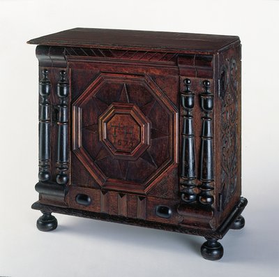 ジョセフとバトシェバ教皇は、1679年にマサチューセッツ州セーラムにある貴重品キャビネットを彫刻し、適用しました 作： James Symonds