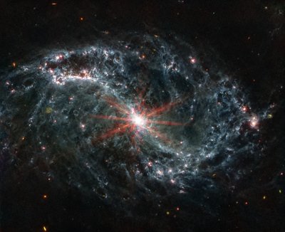 NGC 7496（MIRI画像） 作： James Webb Space Telescope (NASA)