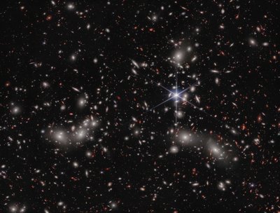 パンドラ星団（NIRCam画像） 作： James Webb Space Telescope (NASA)
