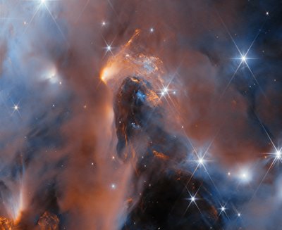 ペルセウス座を覗く（NGC 1333） 作： James Webb Space Telescope (NASA)