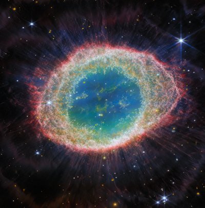 環状星雲（NIRCam画像） 作： James Webb Space Telescope (NASA)