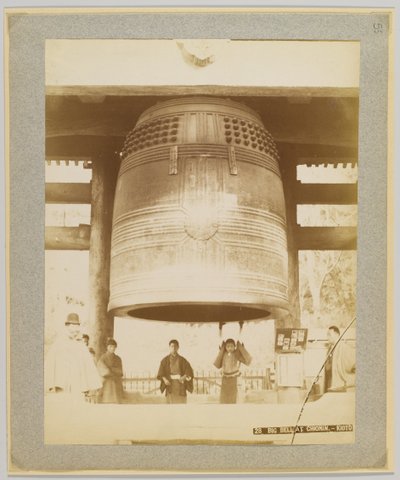 京都・知恩院の大鐘（モノクロ写真 作： Japanese Photographer