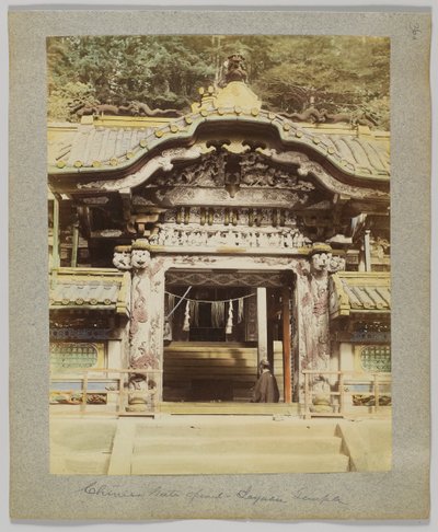 日光・唐招提寺の中国門（手彩色白黒写真 作： Japanese Photographer