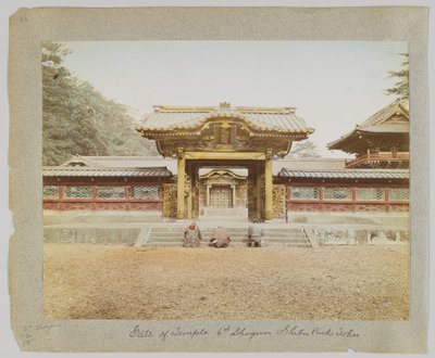 東京・芝公園の六波羅蜜寺の門（手彩色のモノクロ写真 作： Japanese Photographer