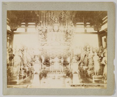 京都・三十三間堂のアイドル（モノクロ写真 作： Japanese Photographer