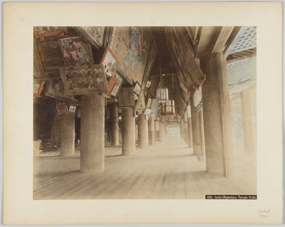 日本、京都、清水寺の内部（手彩色白黒写真 作： Japanese Photographer