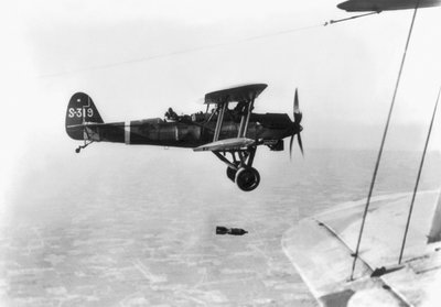 日本の航空機は1937年に中国の標的を爆撃しました 作： Japanese Photographer