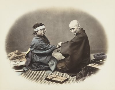 伝統的なドレスを着た日本の男性と女性（手彩色のモノクロ写真 作： Japanese Photographer