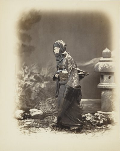 雪の中の日本女性（手彩色のモノクロ写真 作： Japanese Photographer