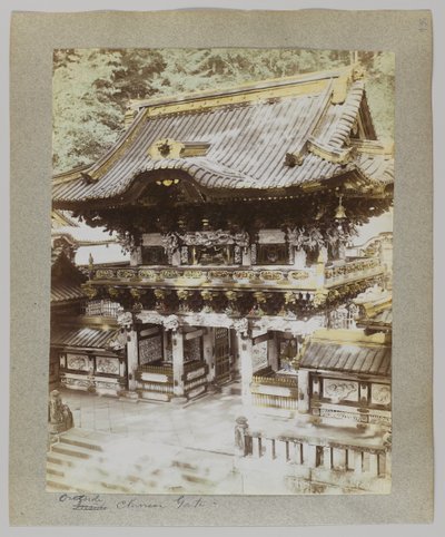 日光・唐招提寺の中国門の外（手彩色のモノクロ写真 作： Japanese Photographer