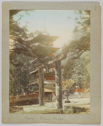 日光・唐招提寺のパゴダ（手彩色のモノクロ写真 作： Japanese Photographer