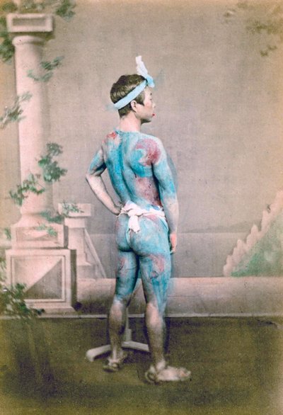 日本の伝統的なイレズミ・タトゥーを施した花婿の肖像、1882年頃（手彩色のアルバム写真 作： Japanese Photographer