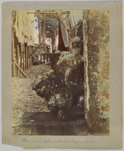 日光・唐招提寺入口の石彫柱（手彩色白黒写真 作： Japanese Photographer