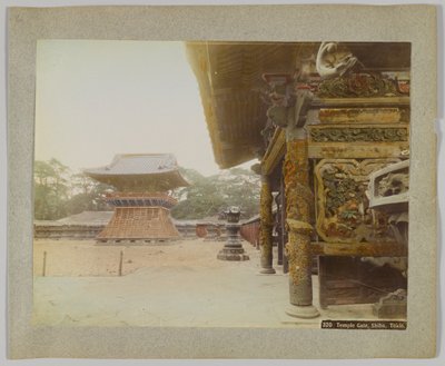 東京・芝公園・寺門（手彩色のモノクロ写真 作： Japanese Photographer
