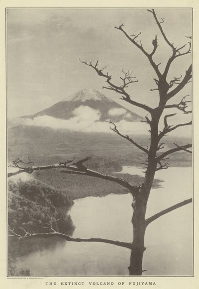 藤山の絶滅した火山 作： Japanese Photographer