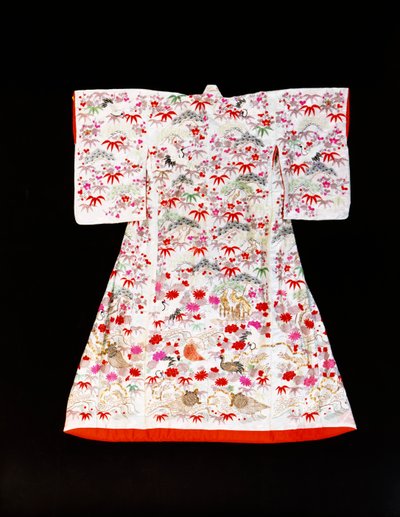 笹の葉と梅の花をステンシルした白いシルクダマスクの振袖 作： Japanese School