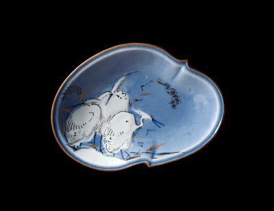 有田皿、1730-40年頃（磁器、下釉青・金・銀上釉） 作： Japanese School