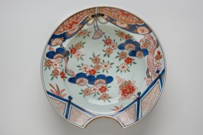 18世紀初頭の理髪丼（有田焼、釉下青と上絵のエナメルを施した磁器） 作： Japanese School