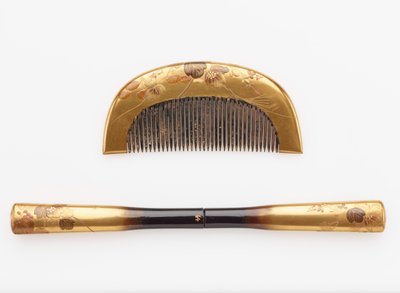 櫛とヘアピン 19世紀末～20世紀初頭（角と木に漆と金を施したもの 作： Japanese School