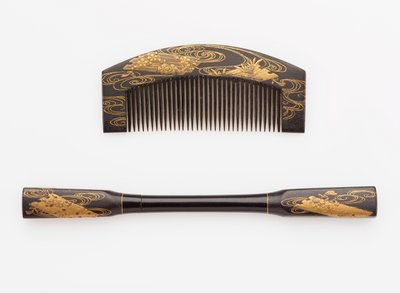 櫛とヘアピン、19世紀後半から20世紀初頭（ラッカーと金の角と木） 作： Japanese School