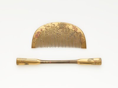 櫛とヘアピン、19世紀後半から20世紀初頭（漆と金の木材） 作： Japanese School