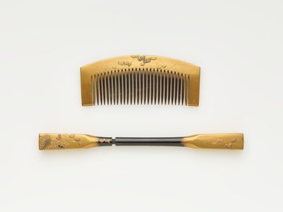 櫛とヘアピン、19世紀半ばから20世紀初頭（漆と金の木材） 作： Japanese School