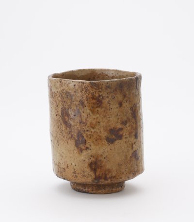 碑文のある円筒形の茶碗、未知の楽焼工房、茶碗（つつ茶碗） 作： Japanese School