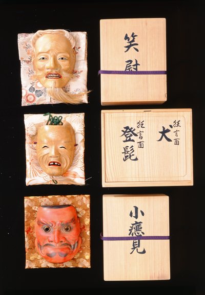 能面（漆木材） 作： Japanese School