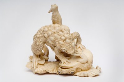 蓮の葉の上の2つのヒキガエルの置物、c.1550-1600 作： Japanese School