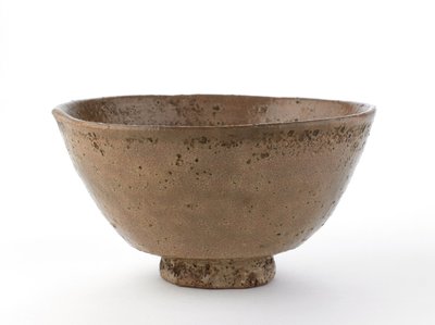江戸時代、18世紀半ばから19世紀半ばに、山口県の井戸茶碗を形にした茶碗（灰釉石器） 作： Japanese School