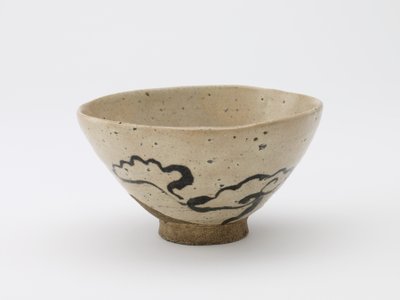 不死の菌のデザインの茶碗、未知のワークショップ 作： Japanese School
