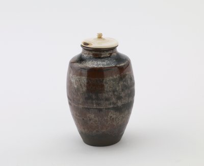 茶碗、型つき、江戸時代（陶） 作： Japanese School