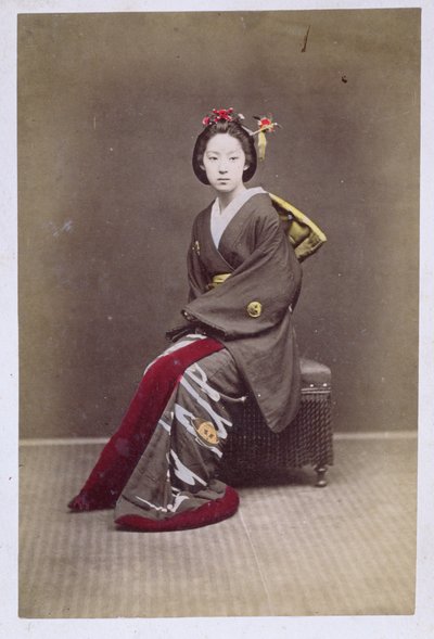 着物を着た少女、1860〜70年頃（手描きの写真） 作： Japanese School