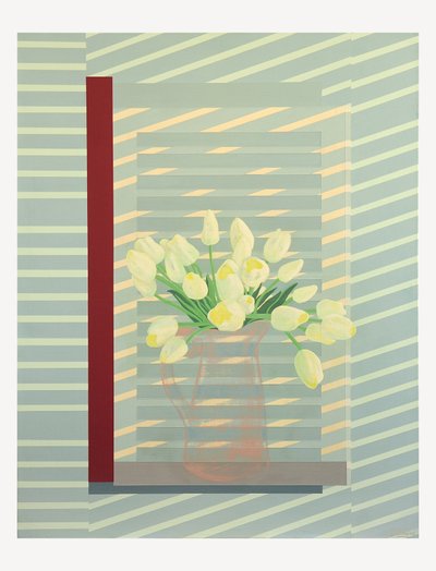 窓のシャッターを背にした花 作： Jasper Galloway