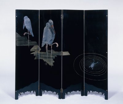 池の中の3匹のコウノトリとカエル、1930年頃（黒い漆塗りの木材、銀、金箔） 作： Jean Dunand