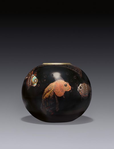 花瓶「Aux Poissons」1928年頃（金属にラッカー塗装、銅製のライナー付き 作： Jean Dunand