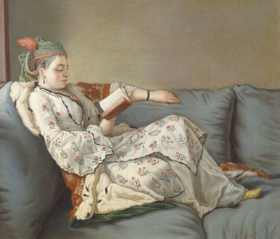 ラ・スルタン・リザン」、ディバンでトルコの衣装を読む女性 作： Jean Étienne Liotard