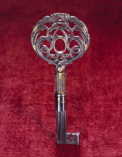 ルイ15世の執務室の鍵、円の中に2つの「L」が刻まれている。ジャン・フランソワ・オーベン（1721-1763）作 作： Jean Francois Oeben