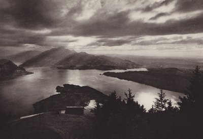 Rigi Kaltbad、Känzeli からの眺めで夜の気分 (b/w 写真) 作： Jean Gaberell