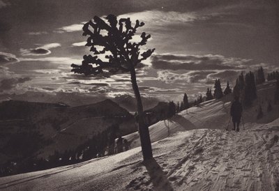 冬の月明かりに照らされた夜のリギ・カルトバート (白黒写真) 作： Jean Gaberell