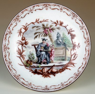 中国のチェスシーンを描いた磁器の皿。ジャン・ミシェル・リオタール（1702-1796）作。パリ、装飾美術 作： Jean Michel Liotard