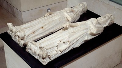 ジャン・ド・リエージュ（14世紀）が実現したシャルル4世ベル（1293-1328）とジャンヌ・デヴルーの腸の墓。1371-1372.モービュソン大修道院よりパリ、ルーヴル美術館 作： Jean de Liege