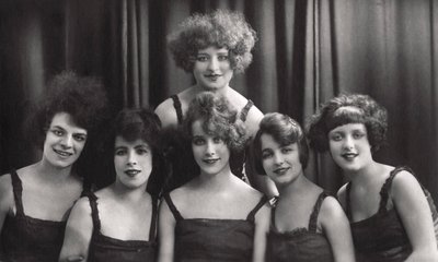 ダンスまたは演劇グループ、c1900-1929。 作： Jerome Ltd