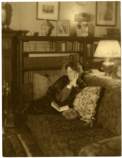 レストランで有名なAlice Foote MacDougall、米国ニューヨーク州グリニッチビレッジ、1915-25年頃（ゼラチンシルバー写真 作： Jessie Tarbox Beals