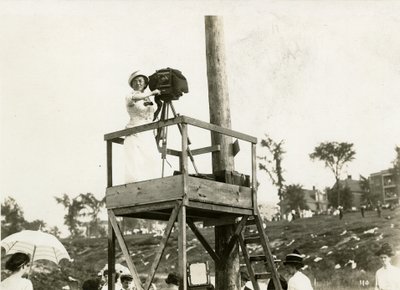 仕事中のビール、1905〜40年頃 作： Jessie Tarbox Beals